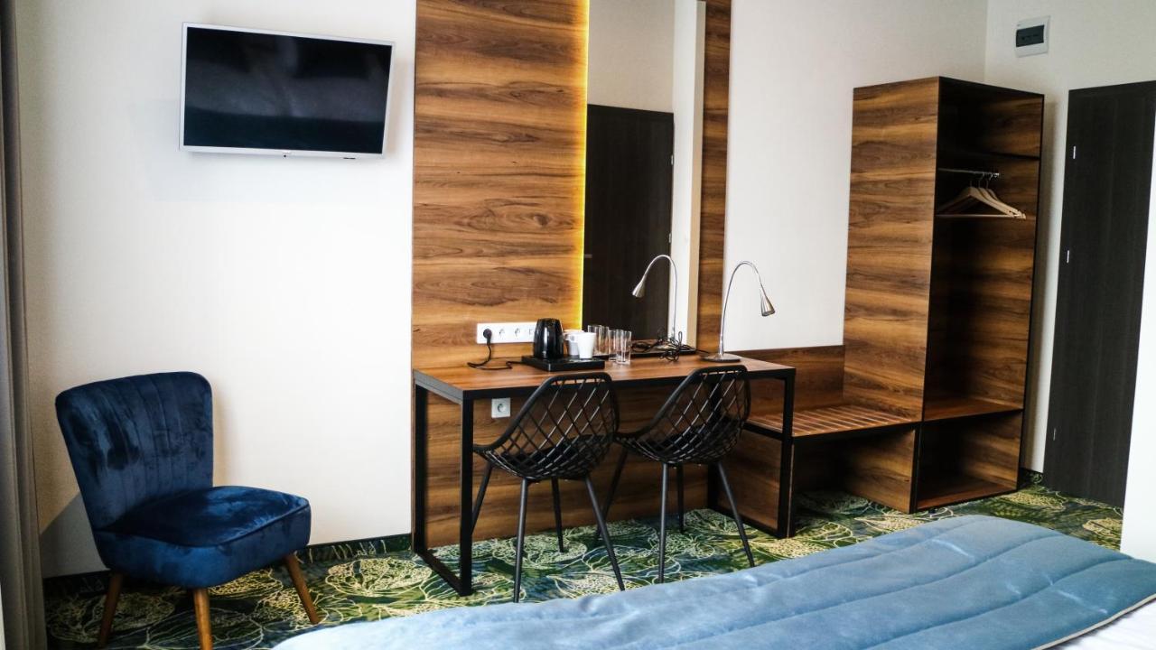 Bloom Hotel Airport Okecie Raszyn Exterior foto