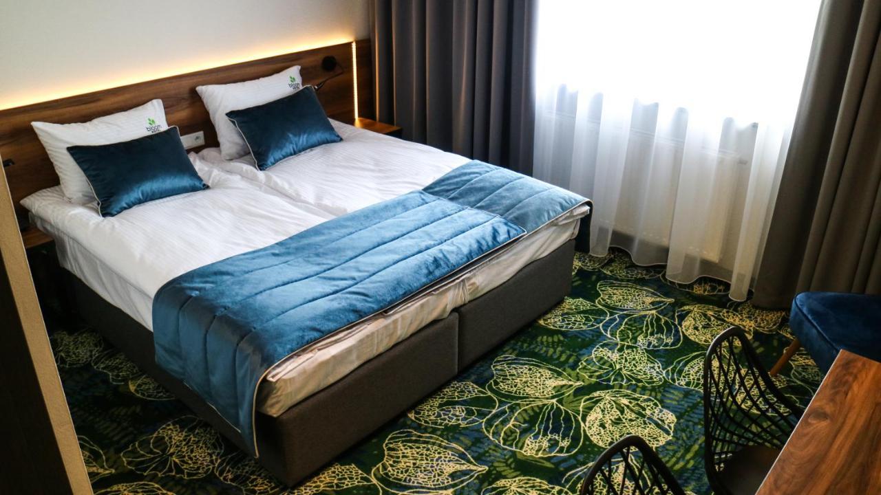 Bloom Hotel Airport Okecie Raszyn Exterior foto